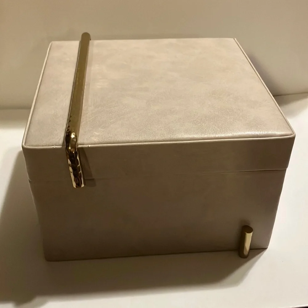 Cream Jewelry Keepsake‎ Box with Gold Accents Faux Leather Sleek Modern Minimal